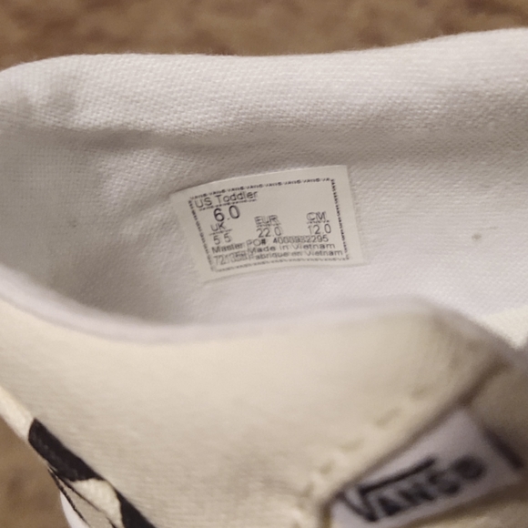 NIB Vans checkered toddler shoes - Picture 3 of 6